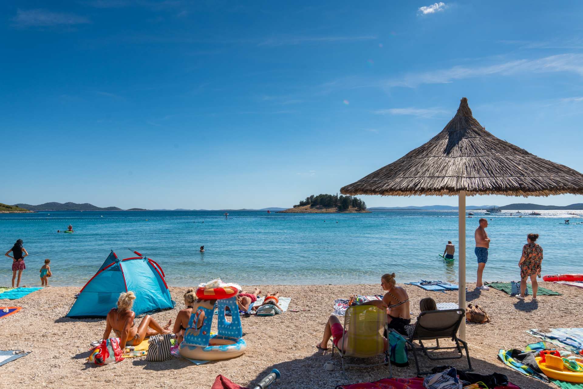 Osunčana plaža 